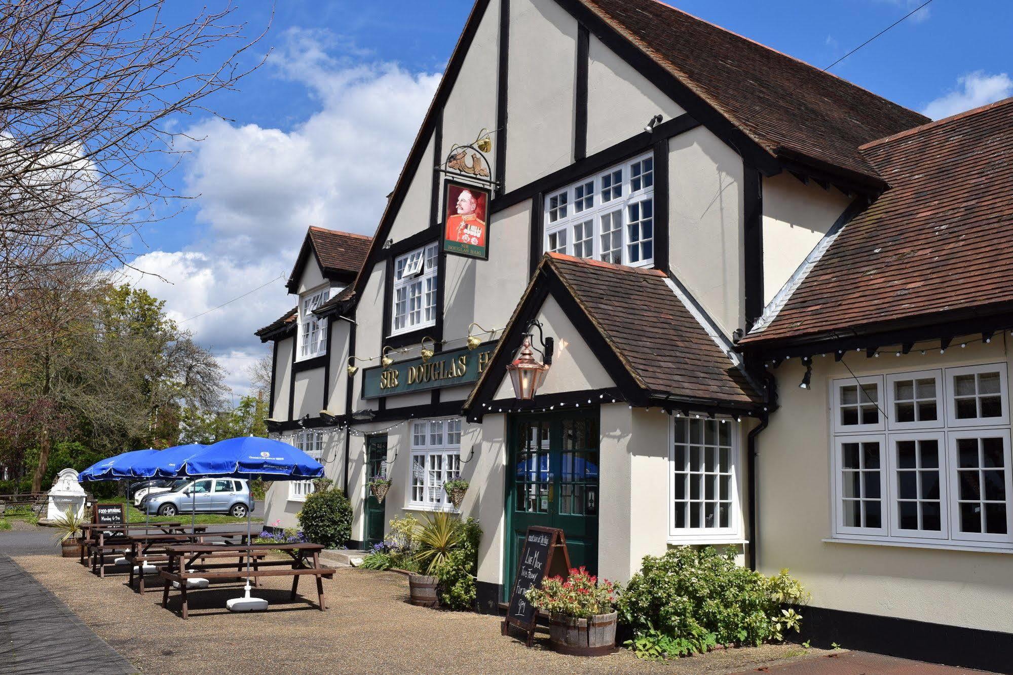 Sir Douglas Haig Inn Effingham Exterior foto