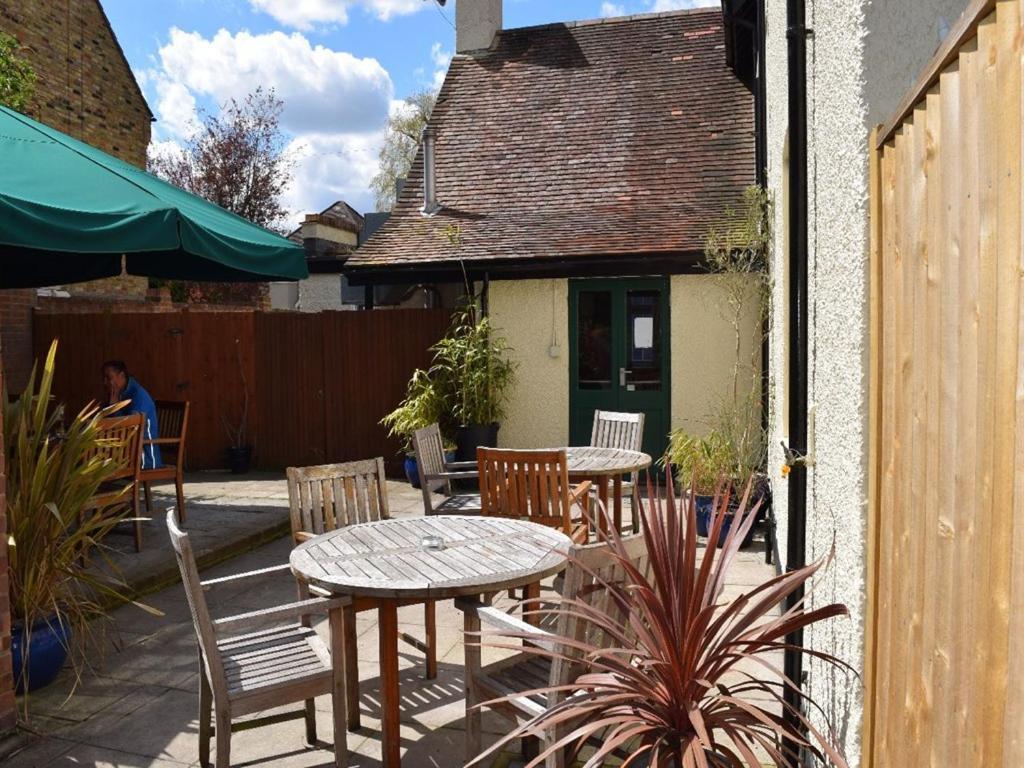 Sir Douglas Haig Inn Effingham Exterior foto