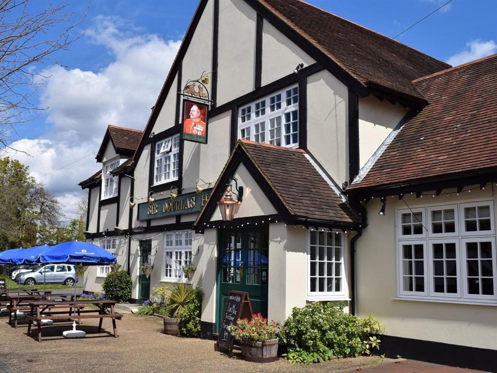 Sir Douglas Haig Inn Effingham Exterior foto